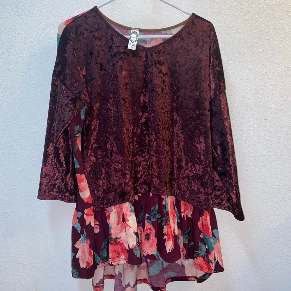 Honeyme velvet floral top 🌸